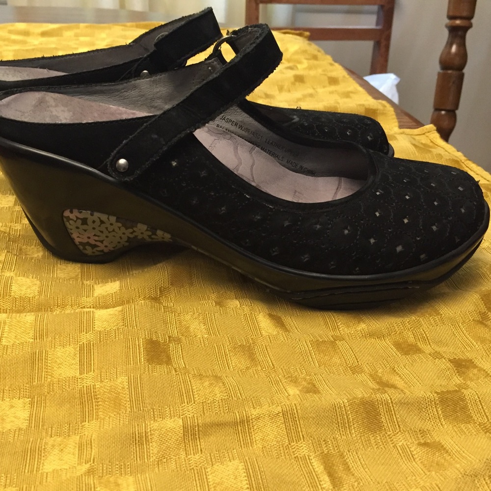 J41 adventure clogs. Black leather sz 9